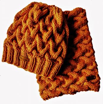 Wintermütze Lochmütze Zopfmütze  und Schal im Set