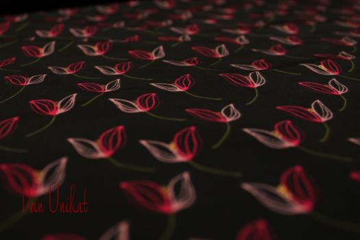 Blusenstoff, schwarz-rot