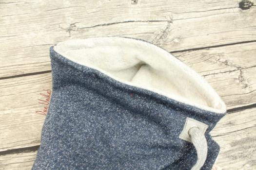 Kuscheliger Schlupfschal Glitzer blau